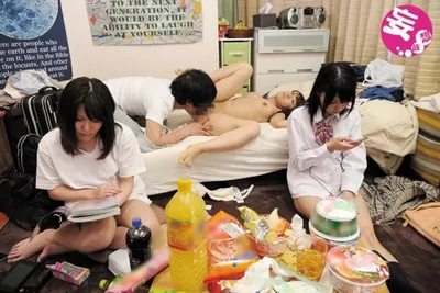 Bất chấp can ngăn của gia đình, những học sinh nữ bán thân kiếm tiền