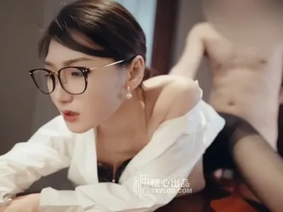 Vào phòng riêng được tiền bối nữ dâm dục liếm cây hàng cho