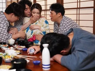 đưa cô vợ đi suối nước nóng, ông chồng không biết vợ yêu bị người khác nắc sấp mặt