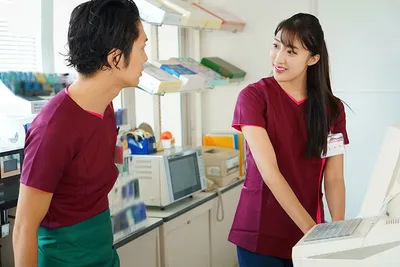 đi làm thêm, cậu học sinh tán đổ chị đồng nghiệp có chồng