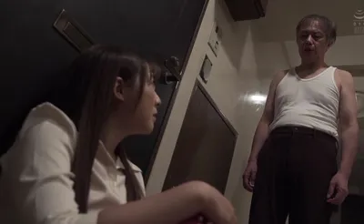 Cãi nhau với chồng, bà xã được bác nhà cạnh bên tốt bụng an ủi