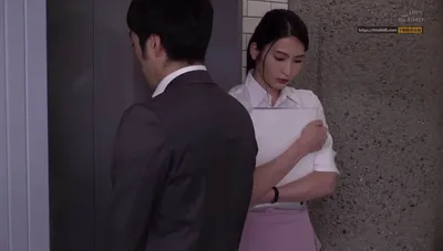 Em thư ký đáng thương bị cấp trên bắt vào khách sạn phục vụ đối tác