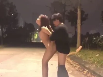 Vã quá làm tình nhau ở trong công viên