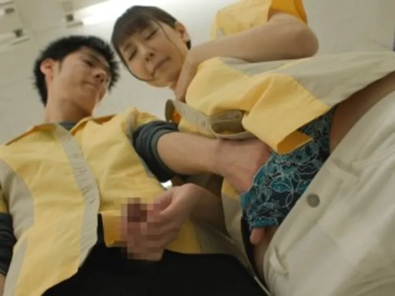 điên cuồng đụ cô nhân viên nữ dâm đãng trong siêu thị mini