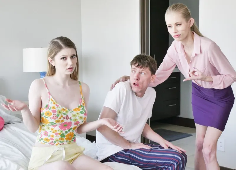 Mẹ kế bắt con gái riêng của người chồng xoạc với cậu con trai